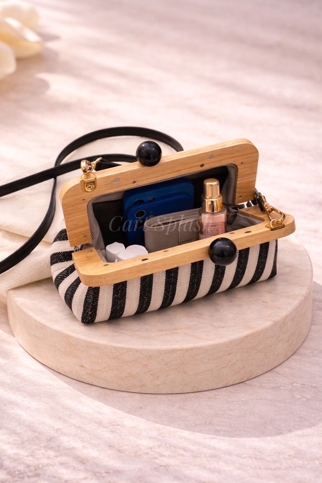 Women's Trendy and Fashionable Striped Exquisite Crossbody Bag, with Contrasting Colors and Adjustable Shoulder Straps, Simple and Versatile, Elegant and Fashionable.