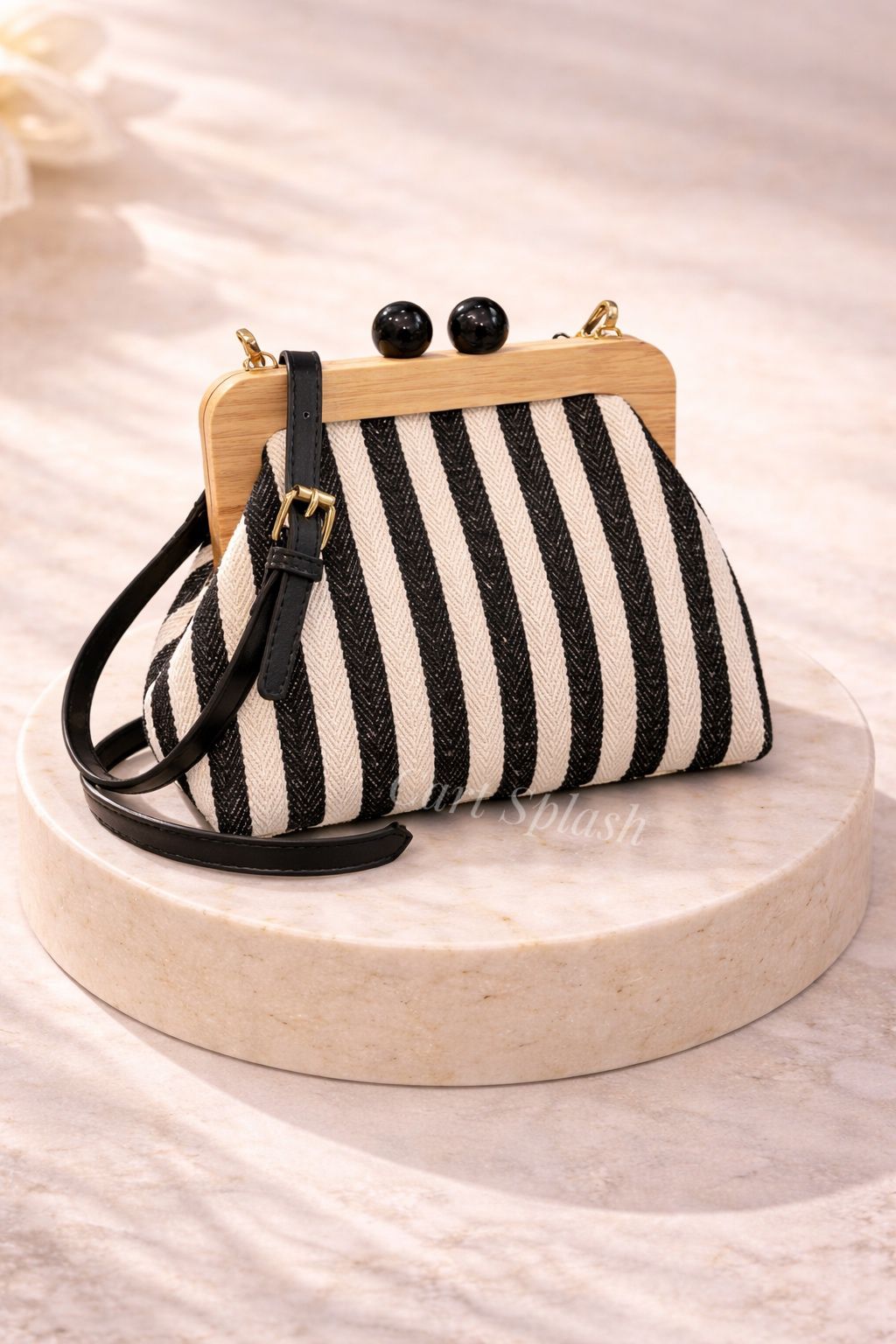 Women's Trendy and Fashionable Striped Exquisite Crossbody Bag, with Contrasting Colors and Adjustable Shoulder Straps, Simple and Versatile, Elegant and Fashionable.